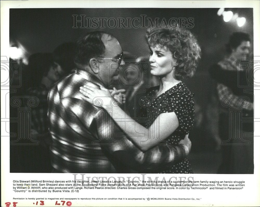 1984 Press Photo Jessica Lange Wilford Brimley Country - RRV52307- Historic Images