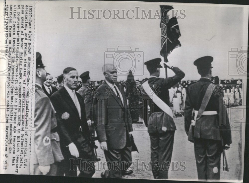 1964 Press Photo Bradley and Triboulet Pass Honor Guard - RRV52583 - Historic Images