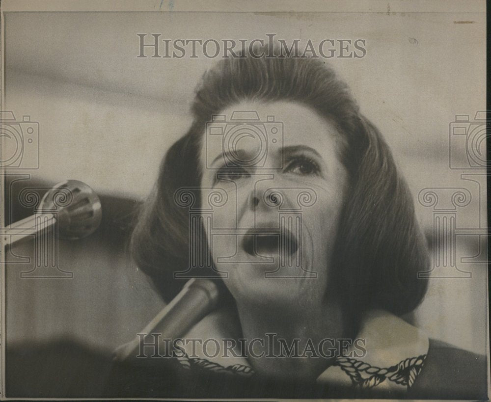 1968 Betty Furness she thinks revenge speak - Historic Images