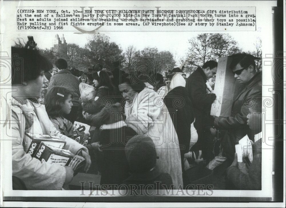 1966 Halloween New York Central Park Kids - Historic Images