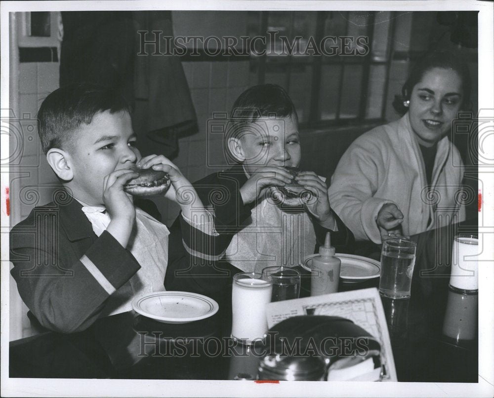 1957 Press Photo Detroit Orphans - Historic Images