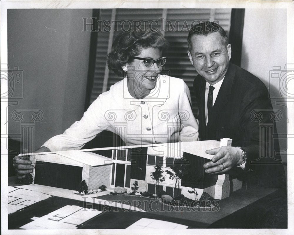 1965 Press Photo Richard Reynolds Model Home Winner - RRV53687 - Historic Images