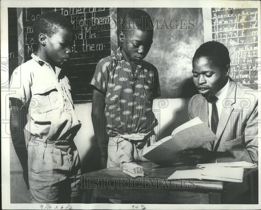 1965, Rhodesia Form workers Craig Salisbury - RRV53725 - Historic Images