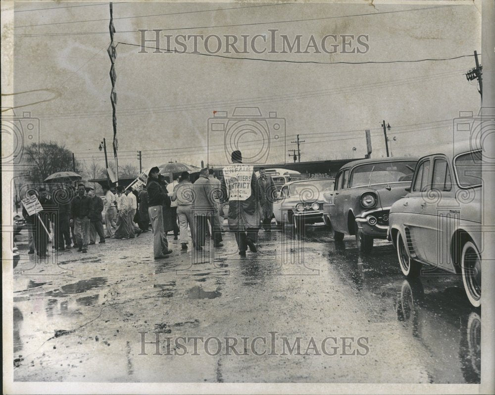 1960 Picket Line Tool Show Policeman Hurt-Historic Images