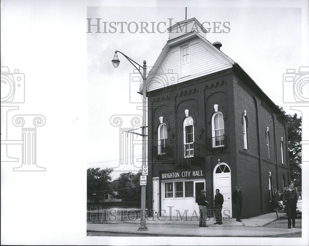 1959 Press Photo Old City Hall Brighton Examination - RRV54203 - Historic Images