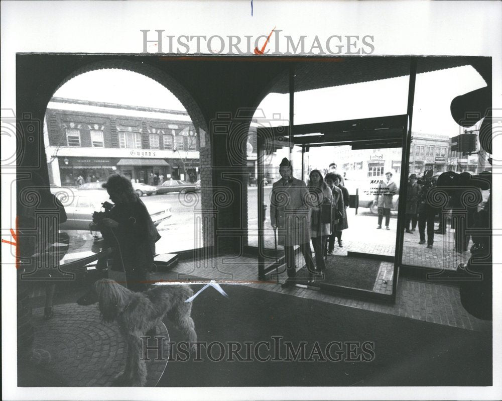 1971 Press Photo Fidelity Bank Open Birmingham Michigan - RRV54269 - Historic Images