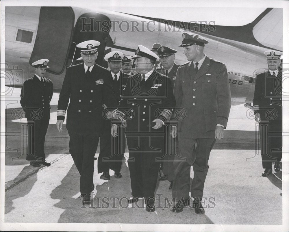 1960 Press Photo Carey Jones Carlos Torres Chilean Navy - RRV54277 - Historic Images