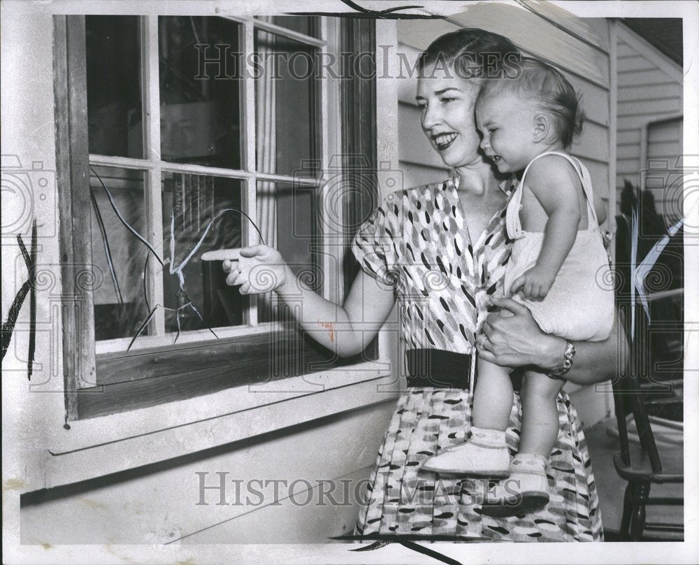 1958 Press Photo William Cook Pardee Dearborn window - RRV54315 - Historic Images