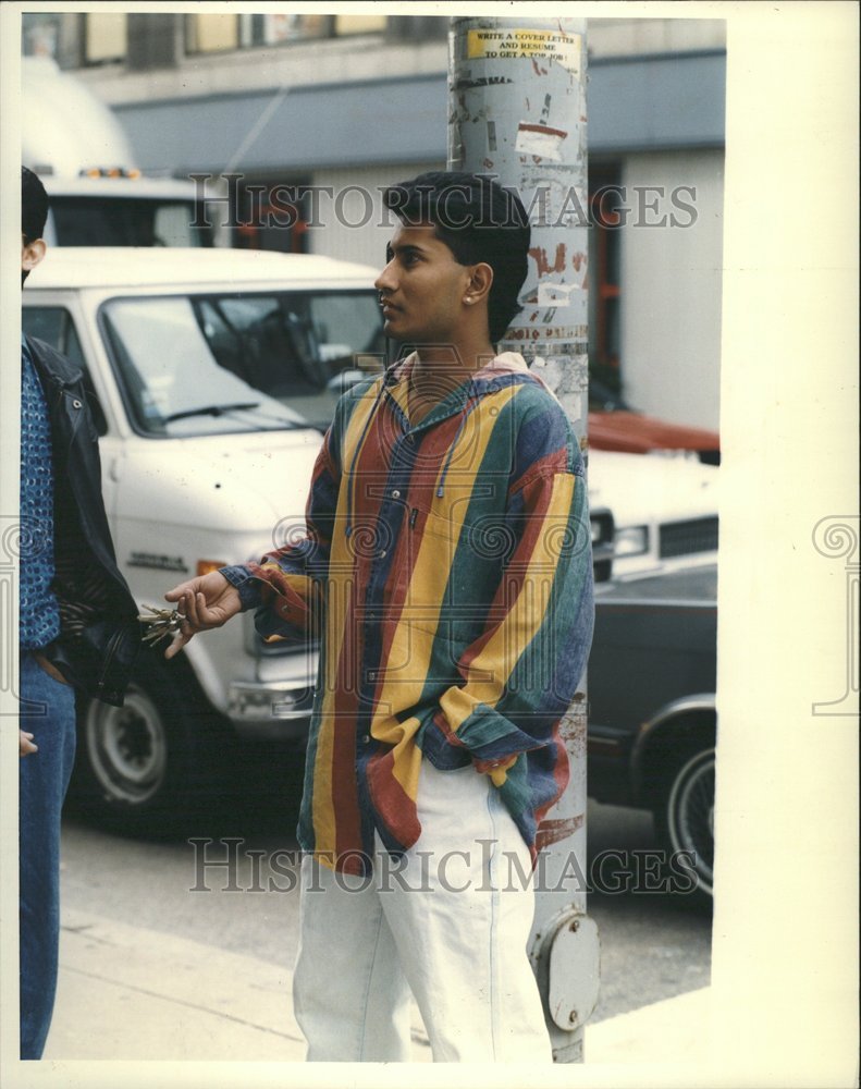 1993 Press Photo Chicagoan Hiren Gohil hooded shirt - RRV54695 - Historic Images