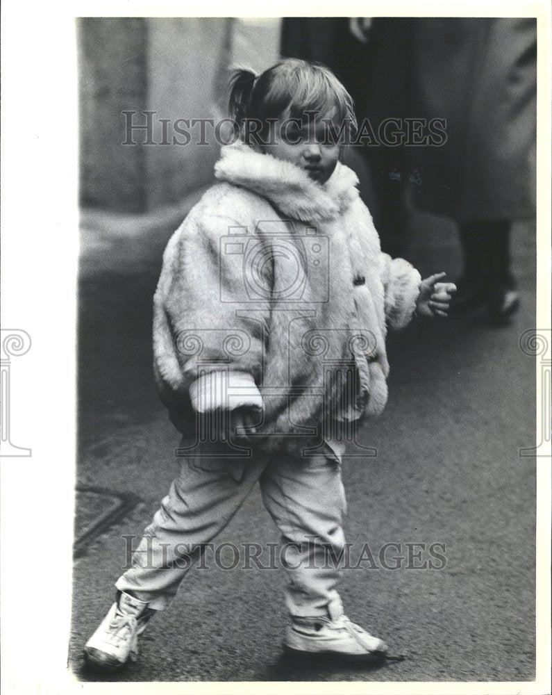 1986 Press Photo Maternity Mink Jeans Children Fashion - RRV54799 - Historic Images