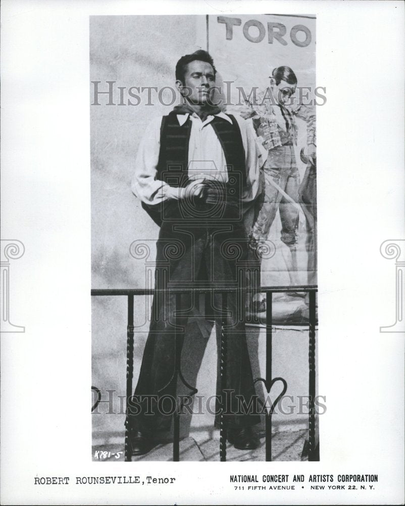1954 Press Photo Robert Rounseville Tenor Opera Musical - RRV55293 - Historic Images