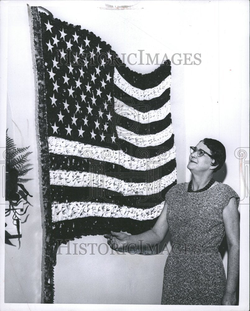 1963 Press Photo Ruby Estes American Flag Tin Cans - RRV55681 - Historic Images