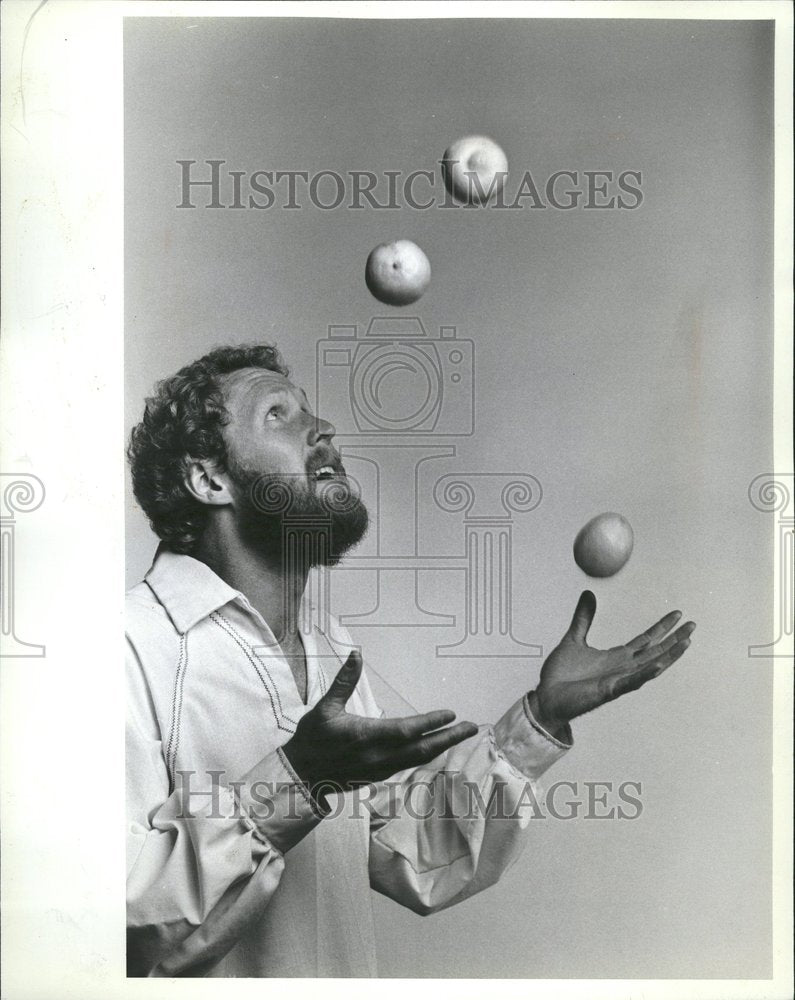 1982 Mike Vondruska Professional Juggler - Historic Images