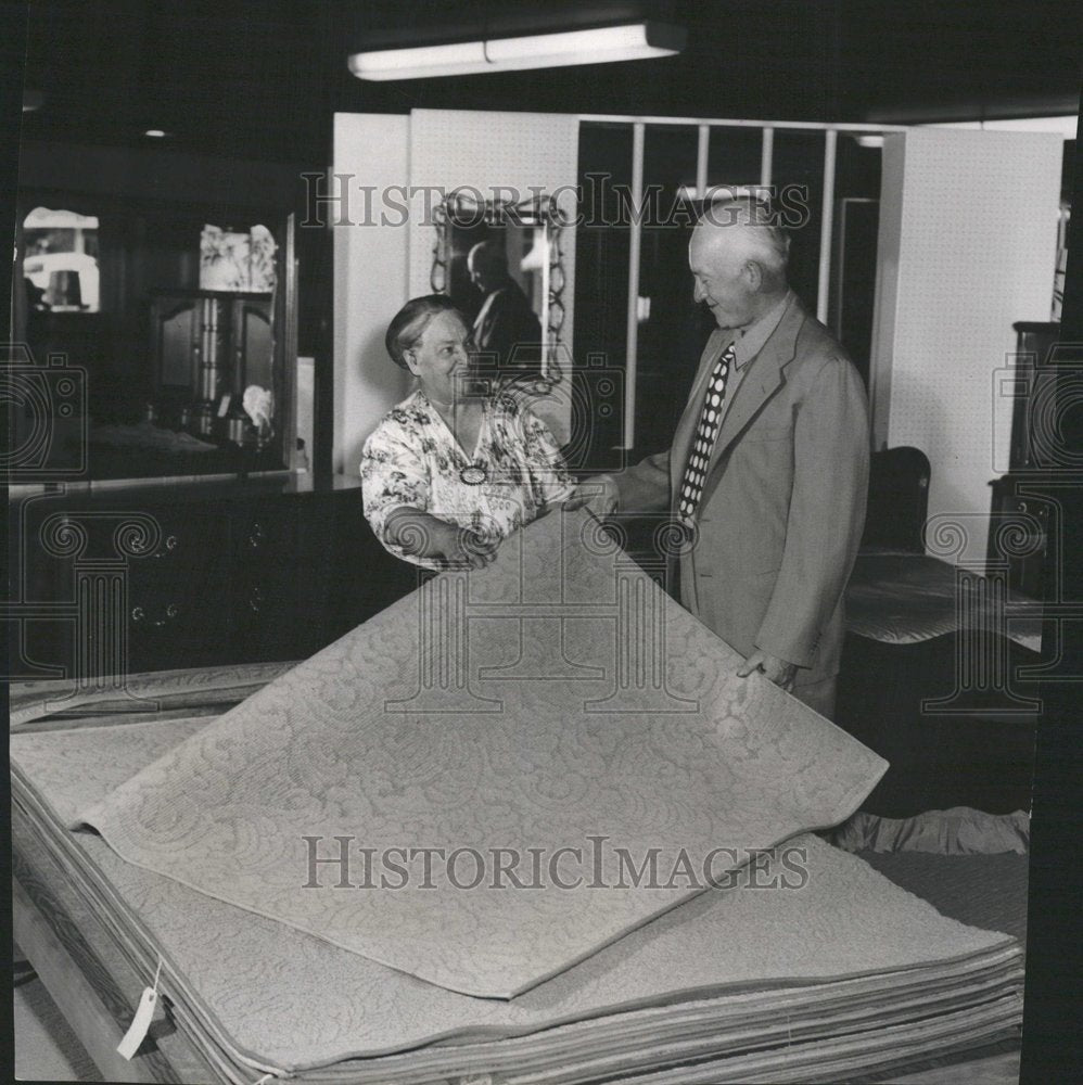 1952 Press Photo John M. Smyth Co. first customer rug - RRV56289 - Historic Images