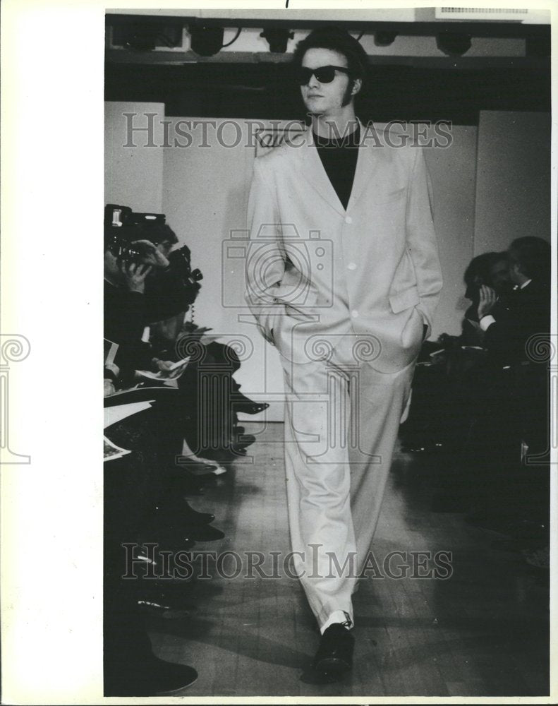 1988 Press Photo Fashions Suits - RRV56985 - Historic Images