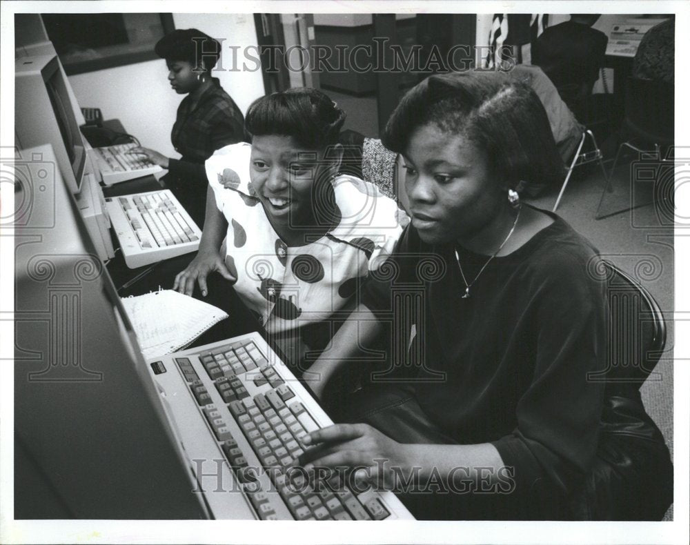 1993 Press Photo Jobs for Youth, low income workers - RRV57403 - Historic Images