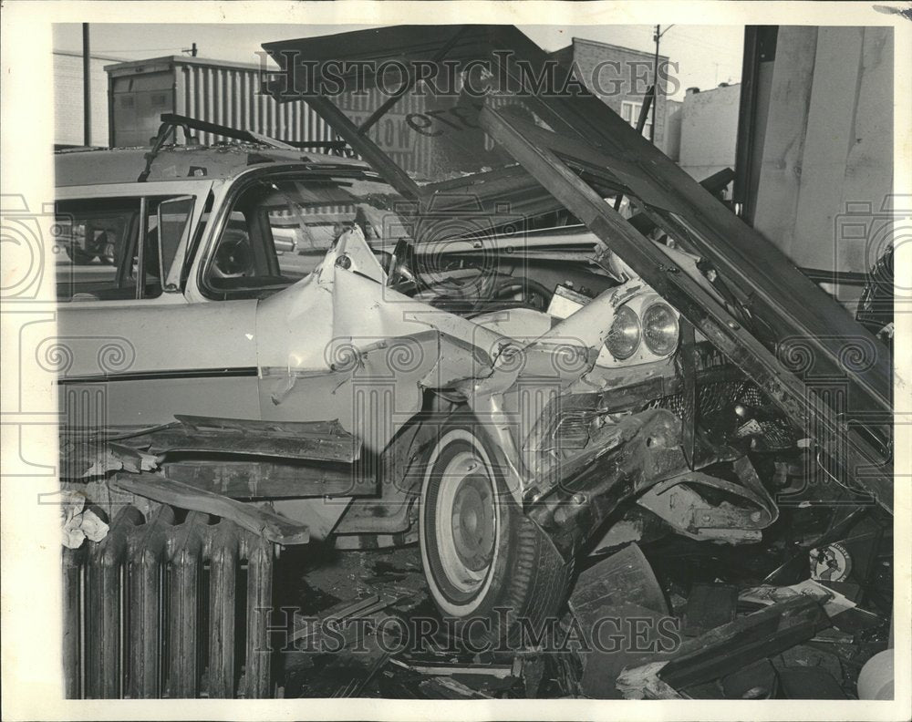 1965 Press Photo Donald E Paris Blue Island Accident - Historic Images