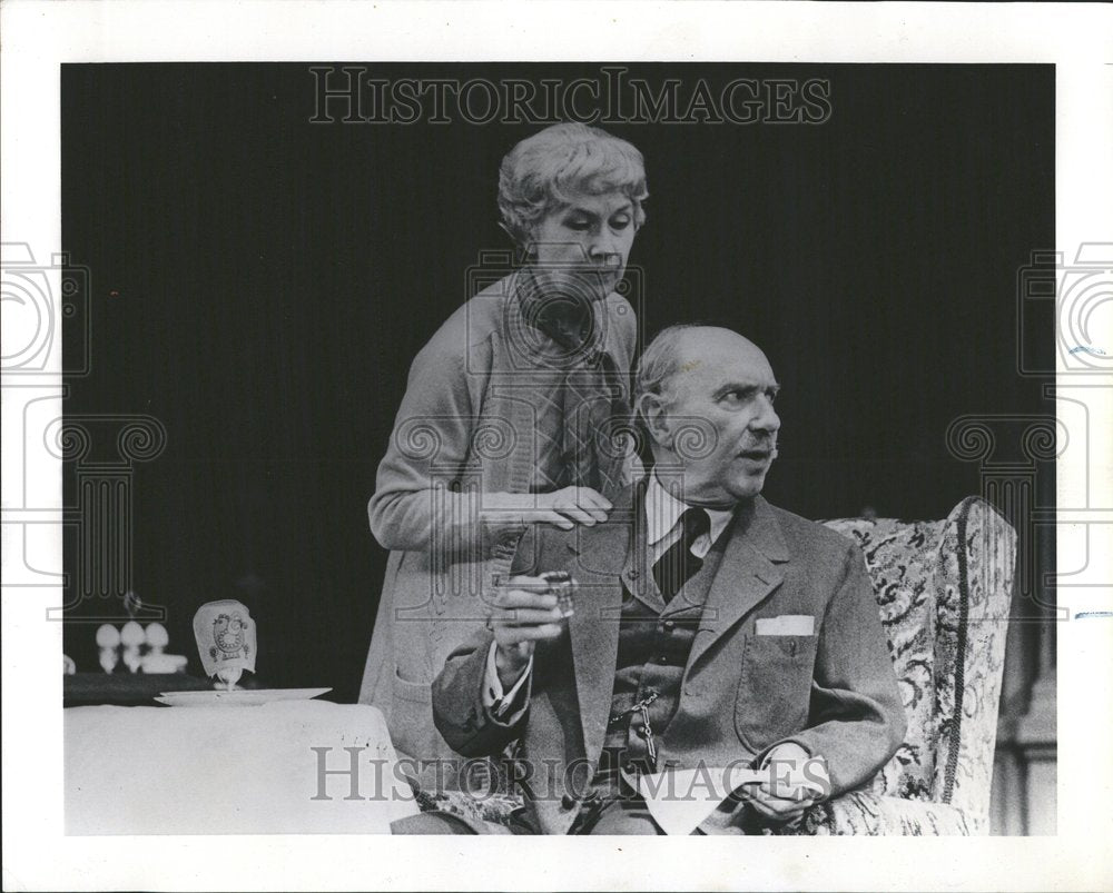 1974, Meriel Forbes and Ralph Richardson - RRV57609 - Historic Images