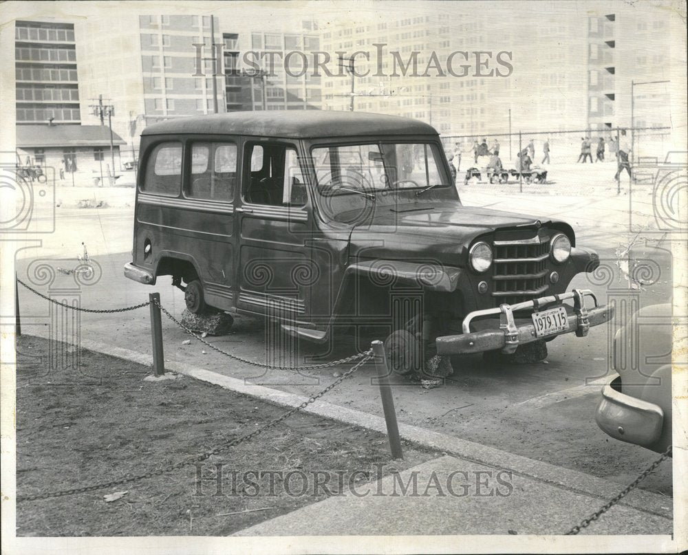 1957, Vehicle Missing Wheels North Hudson - RRV57757 - Historic Images