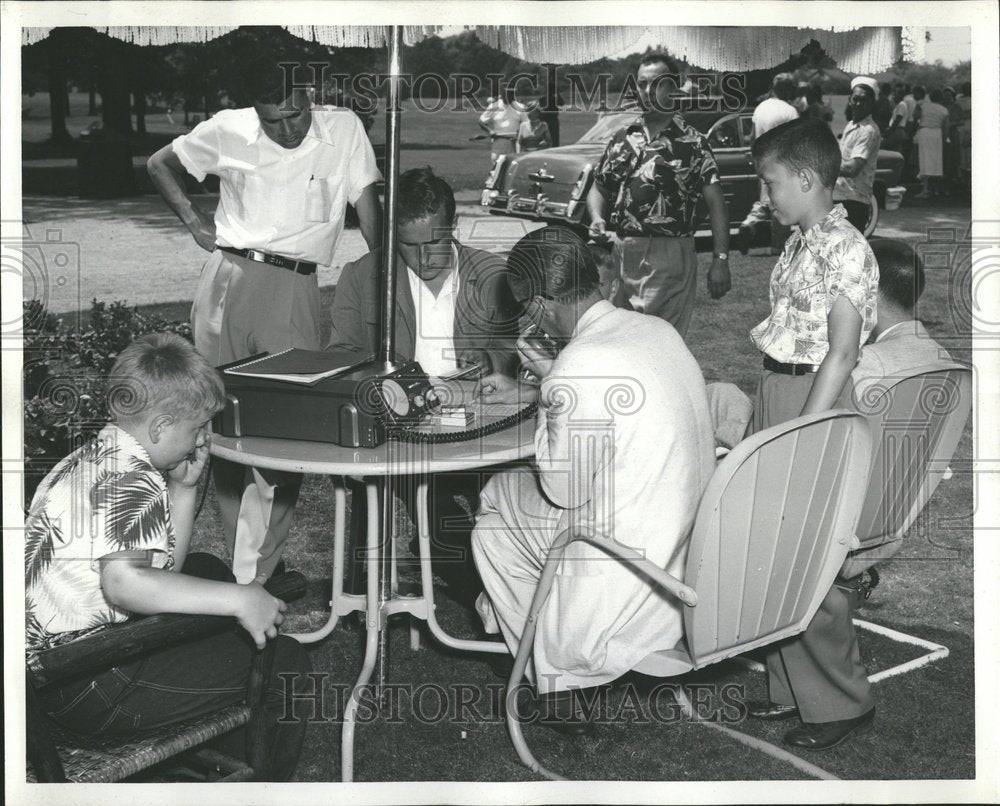 1953 2-Way Radio hits Country Club Circuit - Historic Images