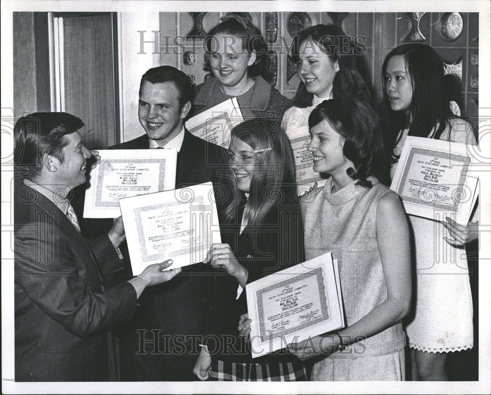 1969 Community Service Scholarships Awarded - Historic Images