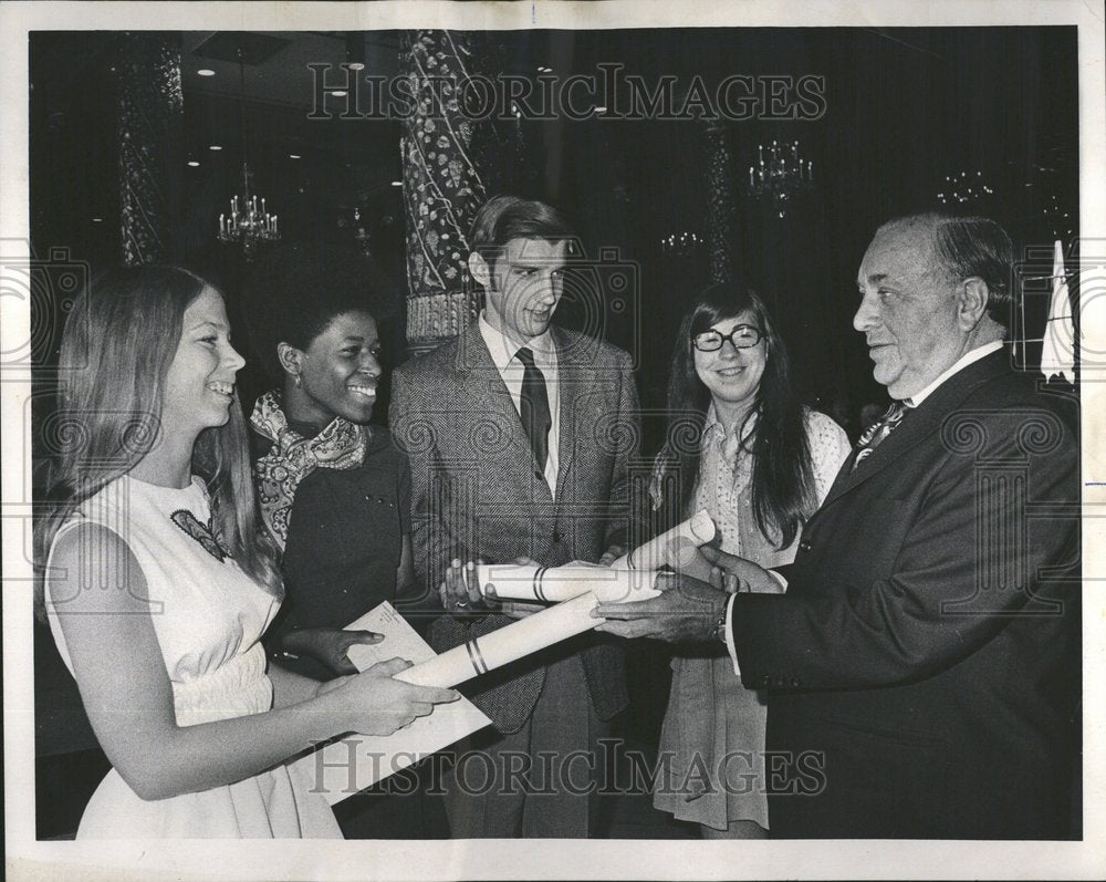 1971 Press Photo Youth Foundation Scholarship Winners - RRV57961 - Historic Images