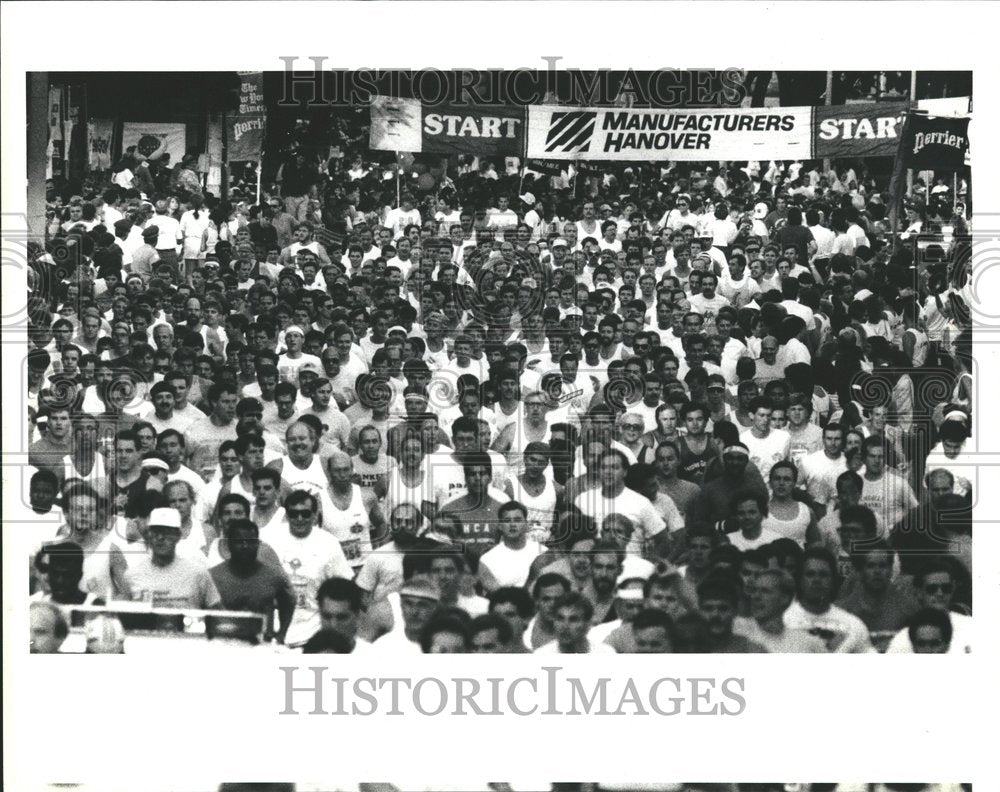 1990 Press Photo Runners Grant Park 3.5 Mile Run - RRV58021 - Historic Images