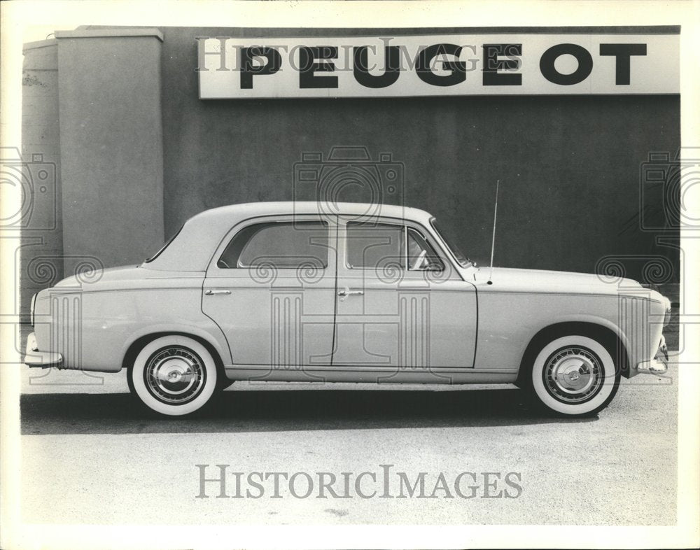 Press Photo Peugot 403 sedan four cylinder engine miles - Historic Images
