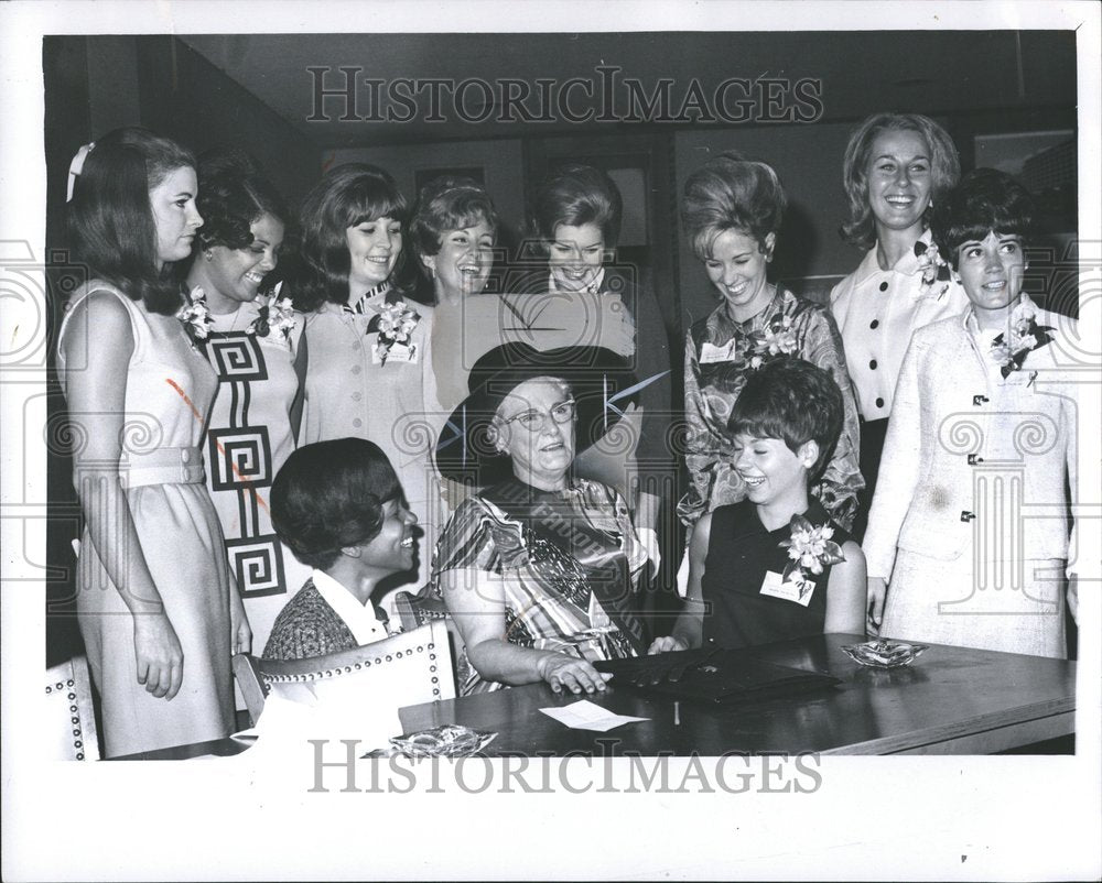 1968 Press Photo Miss Torchy Finalist - Historic Images