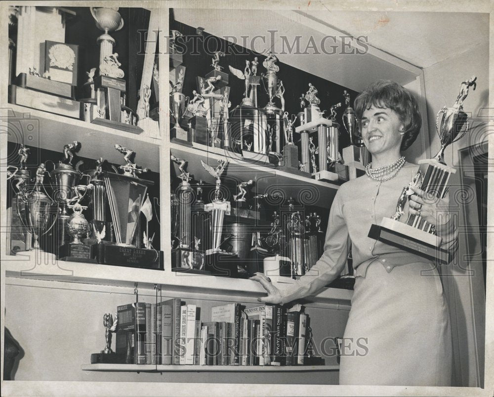 1962 Press Photo Mrs Jeanne Omelenchuk - RRV58245 - Historic Images