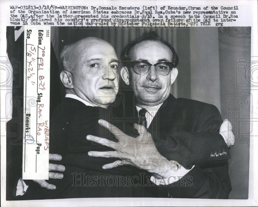 1959 Press Photo OAS Ecuador Amb Hugs Cuba Rep - RRV58393 - Historic Images