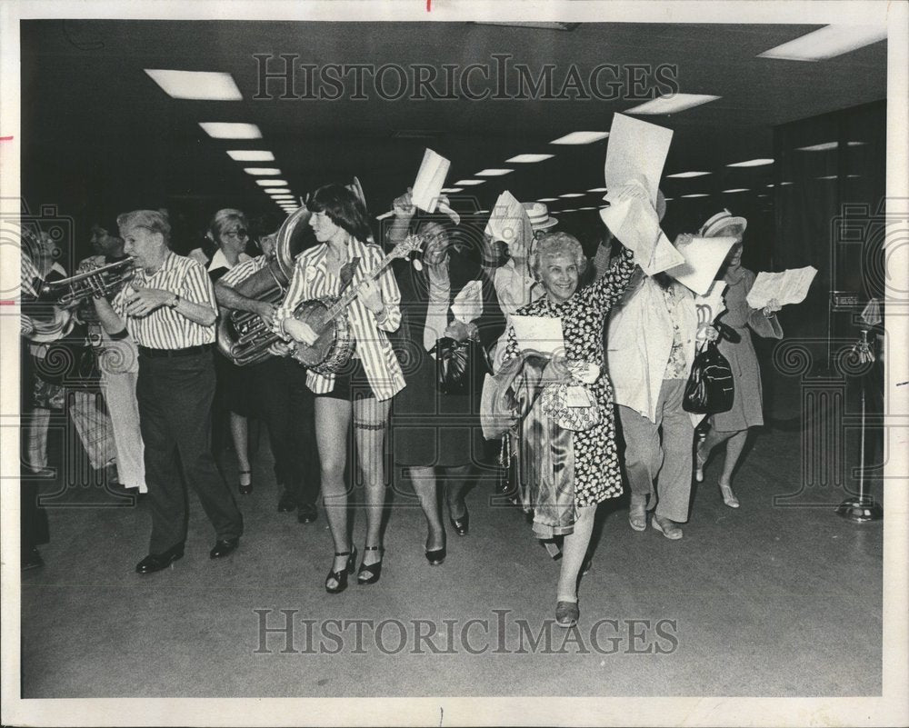 1975 Democratic Women Union Station Train - Historic Images