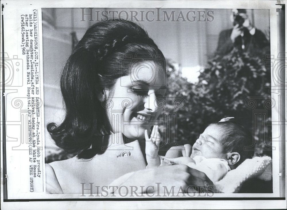 1968 Press Photo Mrs Lynda Robb Bethesda Navel Hospita - RRV58771- Historic Images