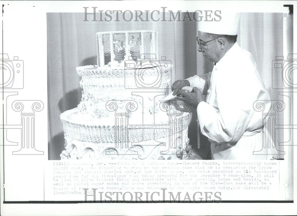 1967 Wedding cake - Historic Images