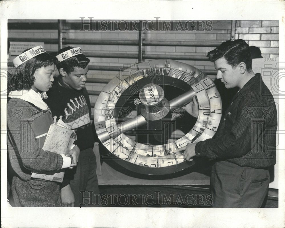 1958 Press Photo David Diny Marshall High School Scienc - RRV59401 - Historic Images