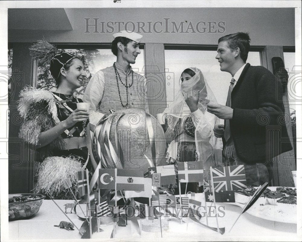 1969 Press Photo Students across Continents meets. - RRV59829 - Historic Images