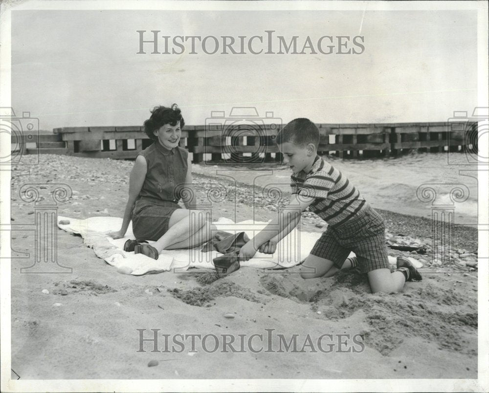 1957 Press Photo John R Frees Suburban Living - RRV59949 - Historic Images