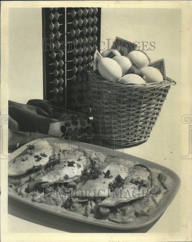 1970 Press Photo Eggs basket Chinese omelet supper food - RRV60129 - Historic Images