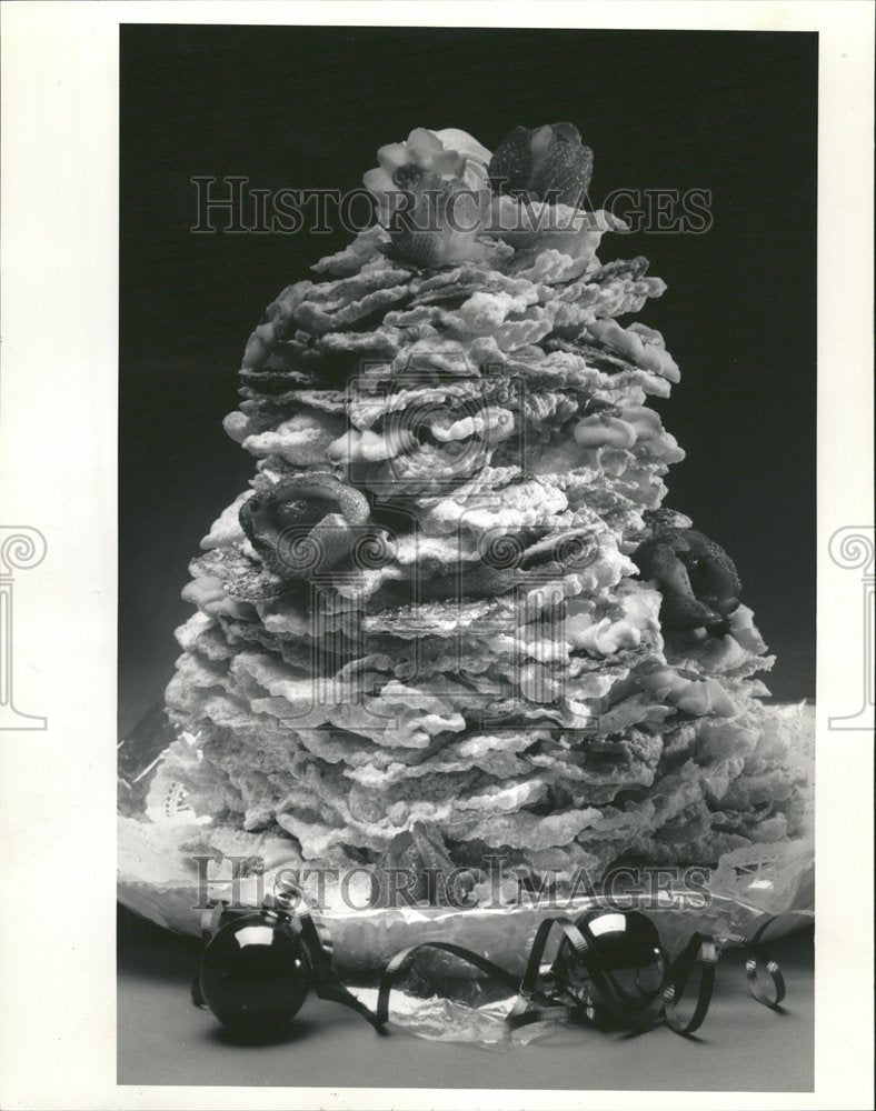 1989 Press Photo Chrusciki polish center tree crullers - RRV60367 - Historic Images