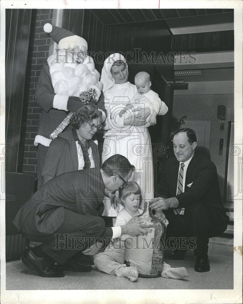 1967 Misericordia Home Christmas Charity - Historic Images