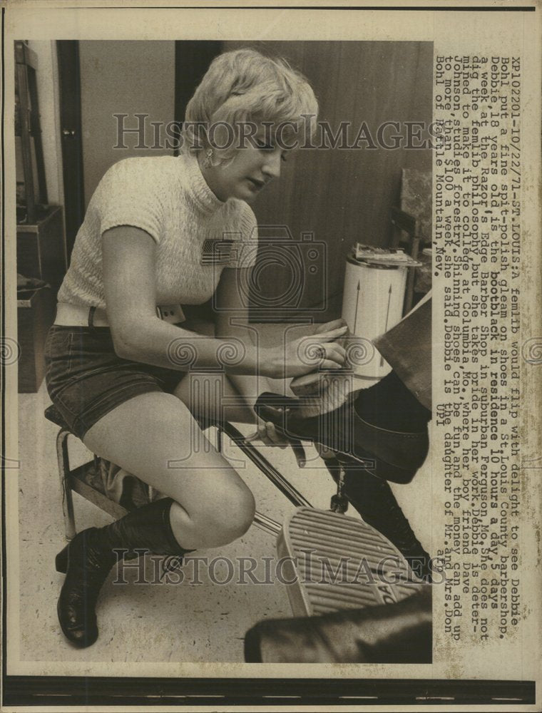 1971 Press Photo Debbie Bohl Louis County Barbershop - RRV60889 - Historic Images