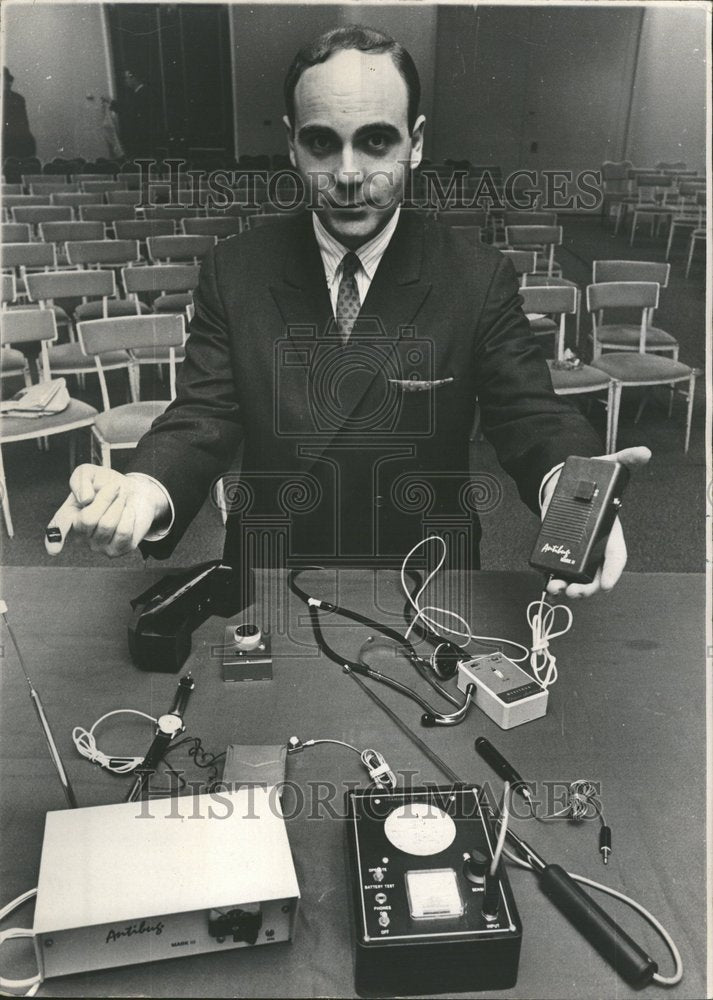 1967 Press Photo George Maisel Continental Telephone - RRV60967 - Historic Images