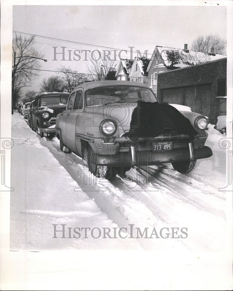 1963 Press Photo Arctic weather chuckling jacket engine - Historic Images