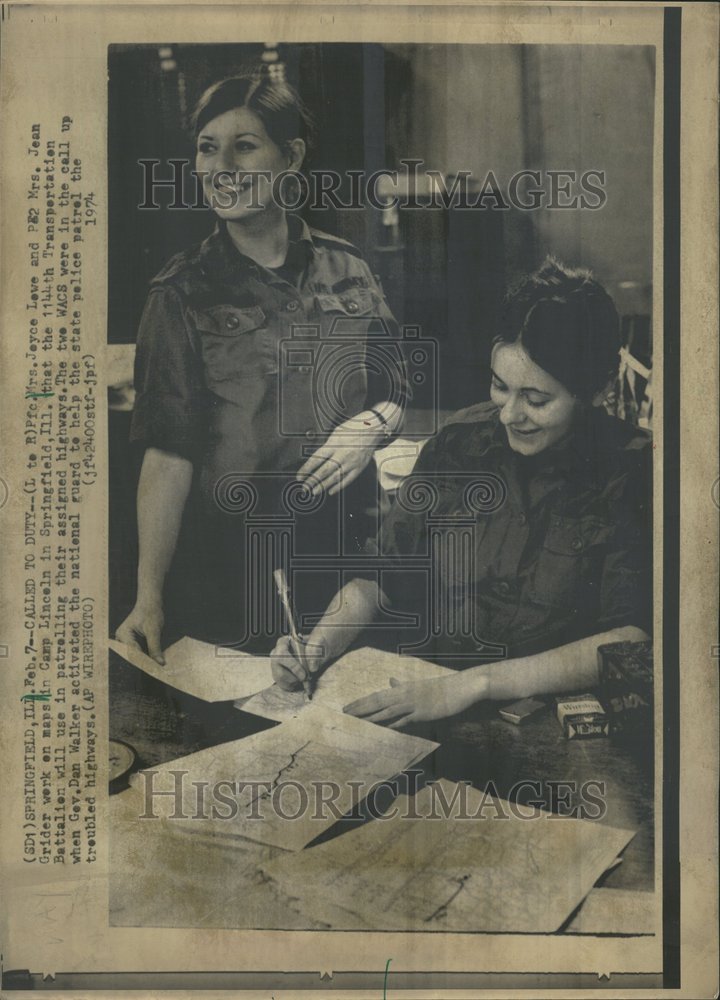 1974 Press Photo Joyce Lawe Grider Map Camp Lincoln IL - RRV61139 - Historic Images