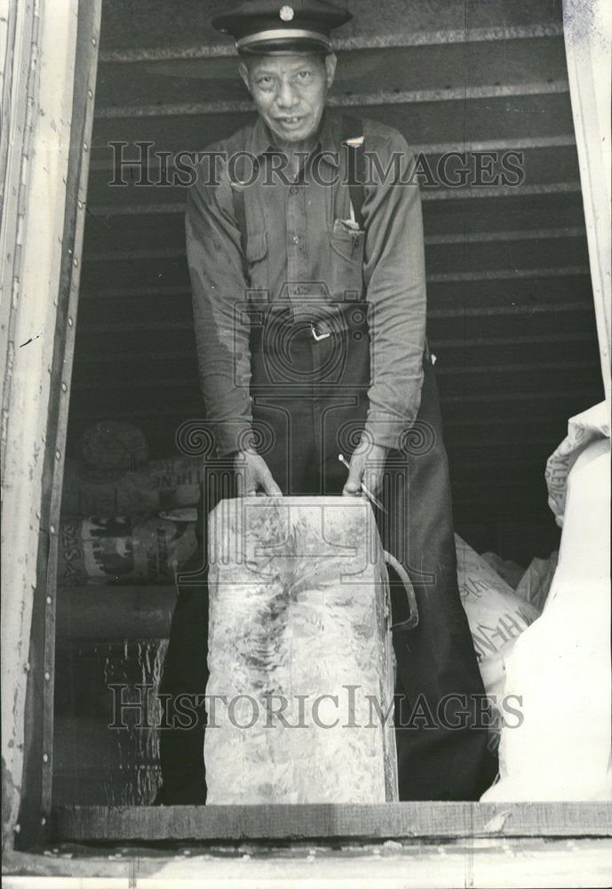 1960 Press Photo Edward Arnold coolest job Oak wood - RRV61261 - Historic Images