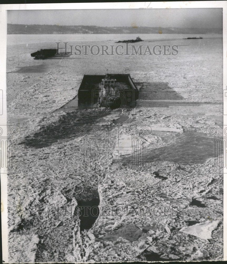 1960 Press Photo Peoria Lake Oil Channel Chicago Coal - RRV61301 - Historic Images