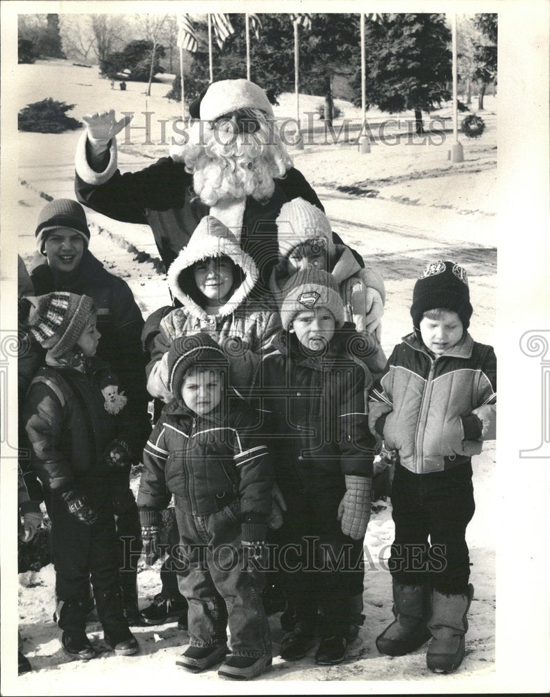 1984 Santa holiday job phone cemetery ads - Historic Images