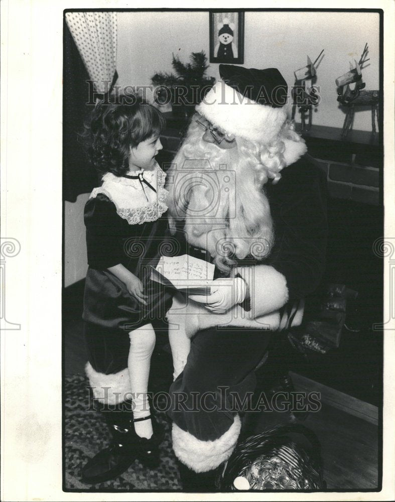 1987 Katie Oclepka Santa Claus Christmas - Historic Images
