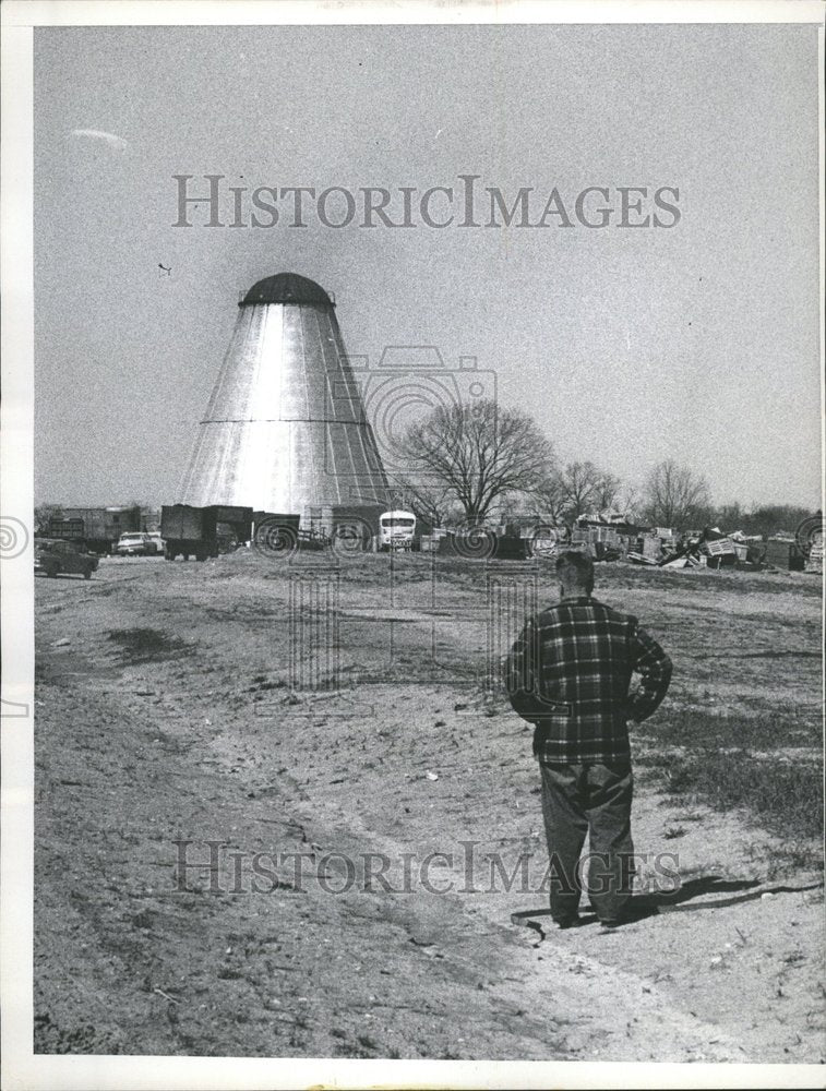 1963 Press Photo Gordan Coopers Kenosha Landed Glance - RRV61621 - Historic Images