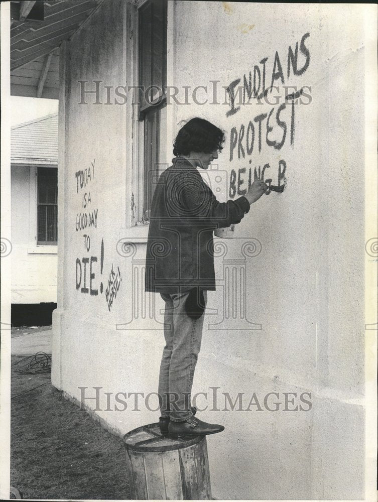 1972 Press Photo Camp Old Logan Barracs Painting - RRV61765 - Historic Images